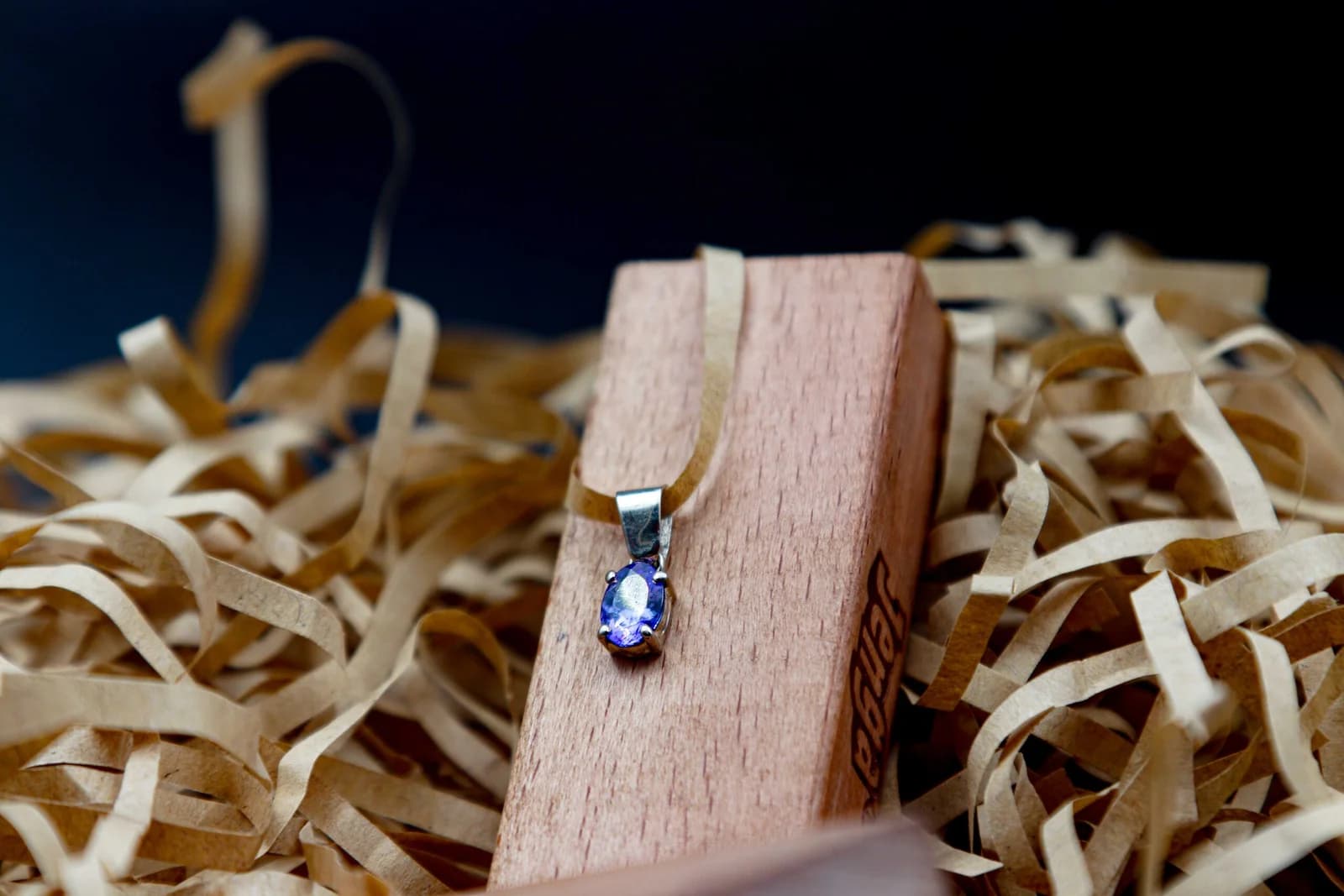 Oval Tanzanite Pendant UK, Women Tanzanite Pendant , 9K White Gold Tanzanite Pendant UK