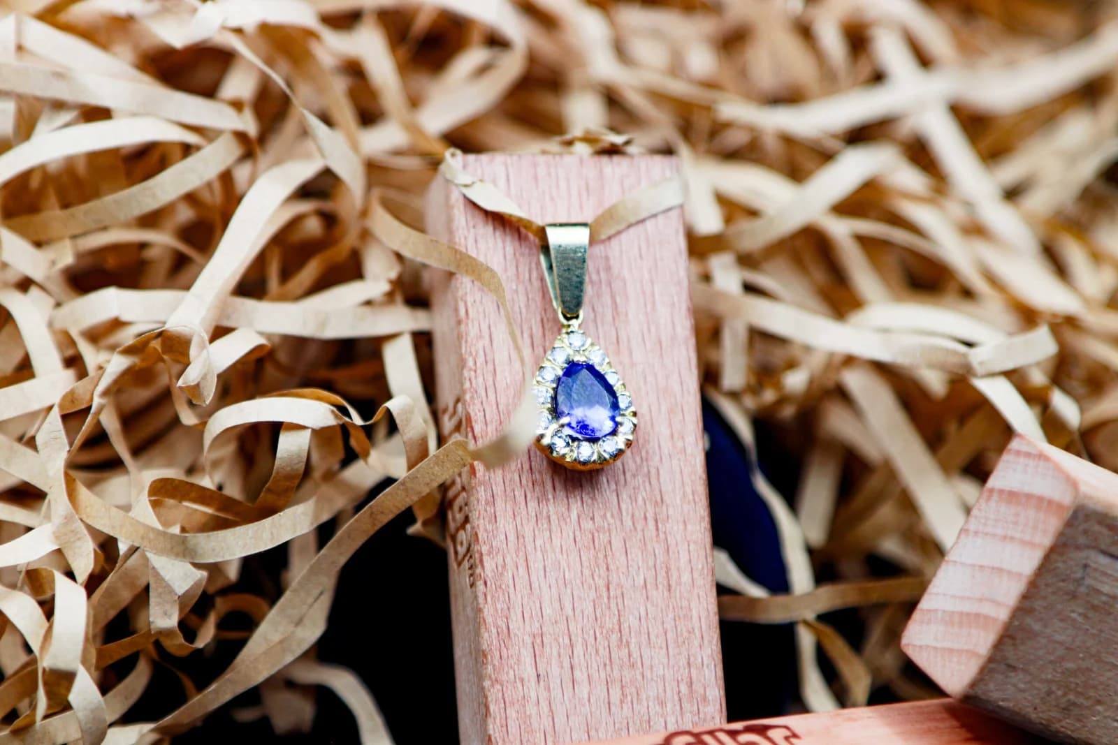 Tanzanite Diamond Pendant UK, Tanzanite Pendant in UK, 9k White Gold Tanzanite Pendant