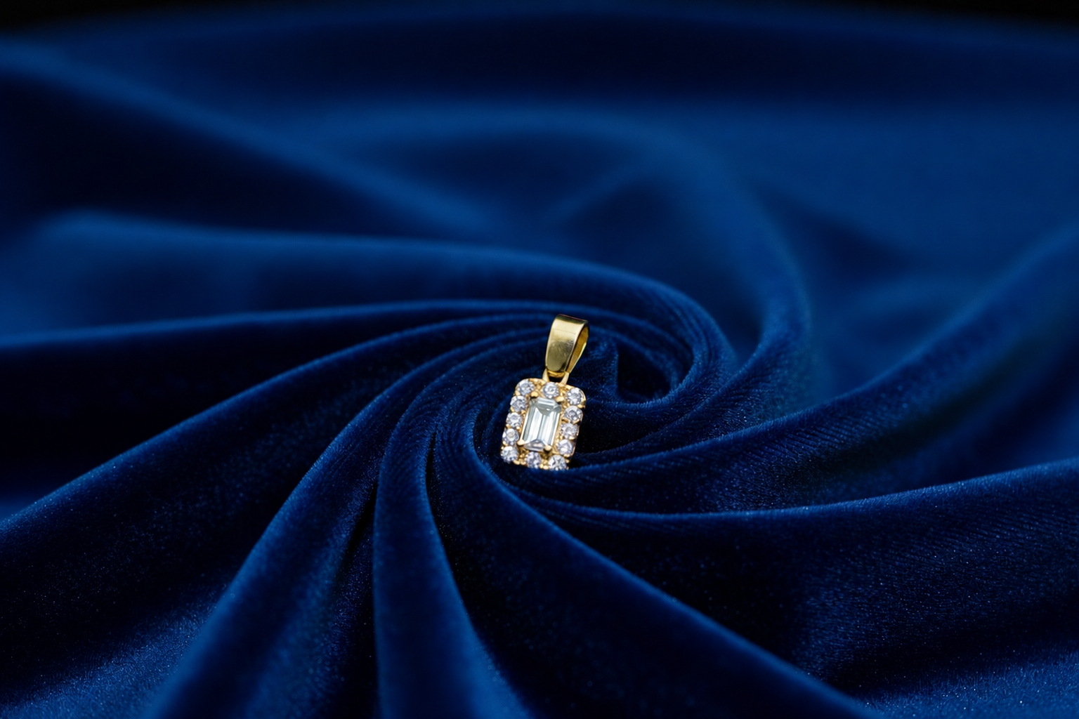 Unique Diamond Pendants