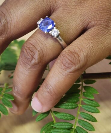Tanzanite & Diamond Ring