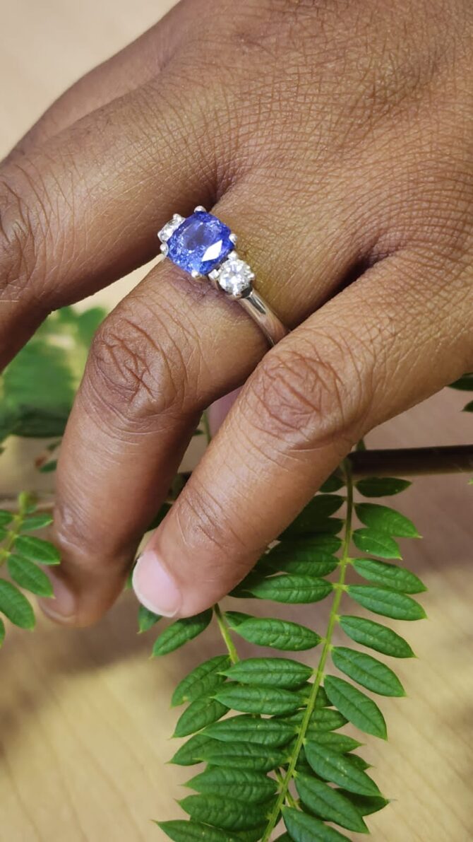 Tanzanite & Diamond Ring
