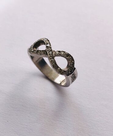 Figure Diamond Ring