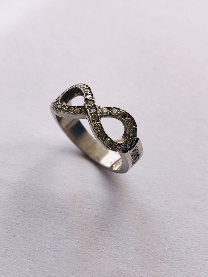 Figure Diamond Ring