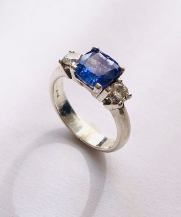 Tanzanite & Diamond Ring