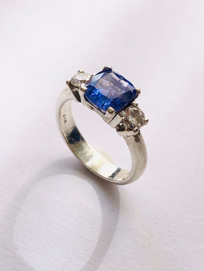 Tanzanite & Diamond Ring