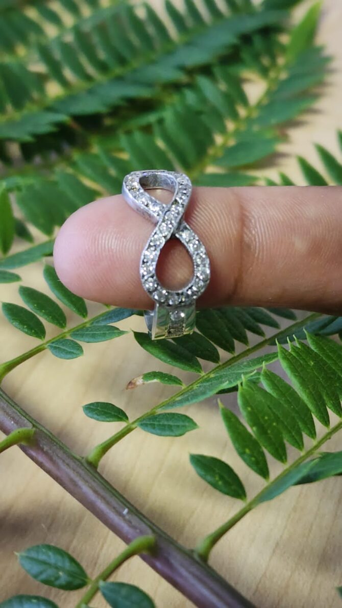 Figure Diamond Ring