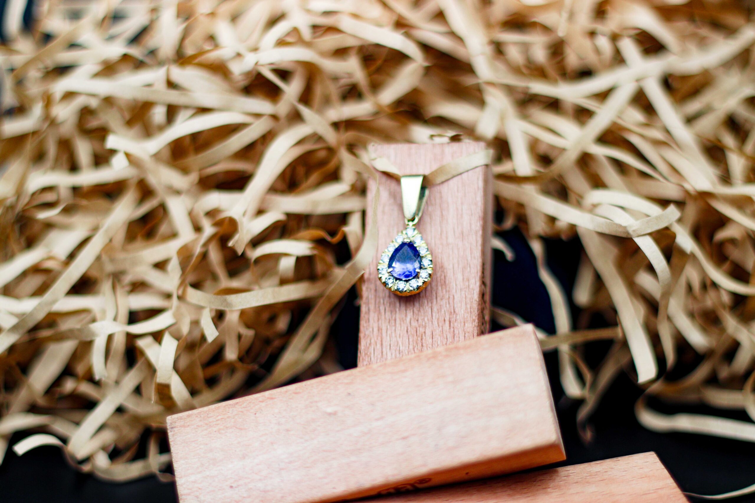 Tanzanite & Diamond Pendent - Image 3